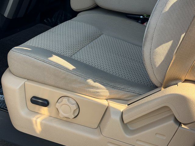 Used 2013 Blue Flame Metallic Ford  image 33