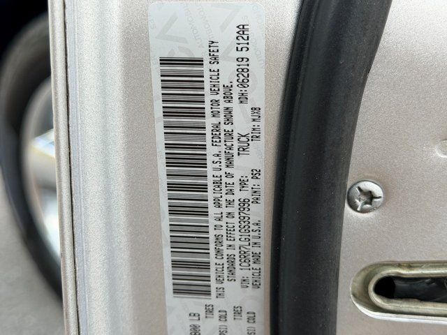 Used 2016 Bright Silver Clearcoat Metallic RAM  image 27