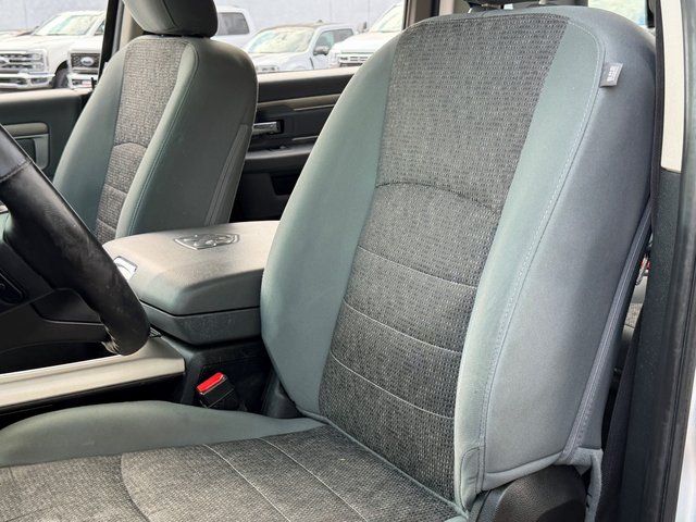 Used 2016 Bright Silver Clearcoat Metallic RAM  image 28