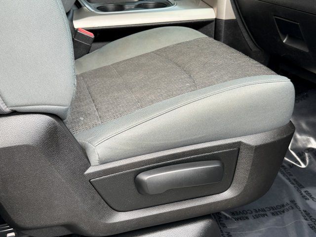 Used 2016 Bright Silver Clearcoat Metallic RAM  image 30