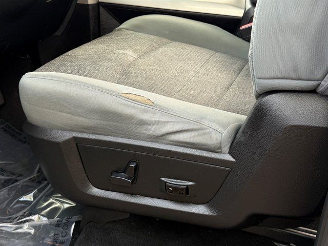 Used 2016 Bright Silver Clearcoat Metallic RAM  image 35
