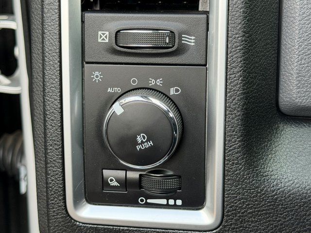 Used 2016 Bright Silver Clearcoat Metallic RAM  image 39
