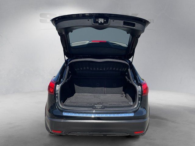 Used 2017 Magnetic Black Nissan  image 10