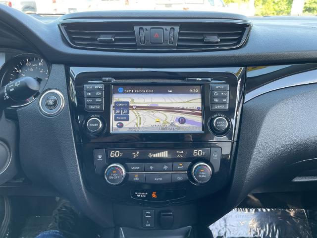 Used 2017 Magnetic Black Nissan  image 18