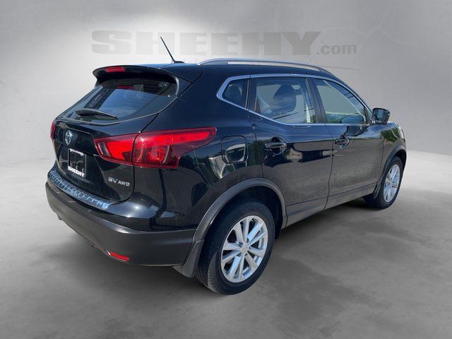 Used 2017 Magnetic Black Nissan  image 4