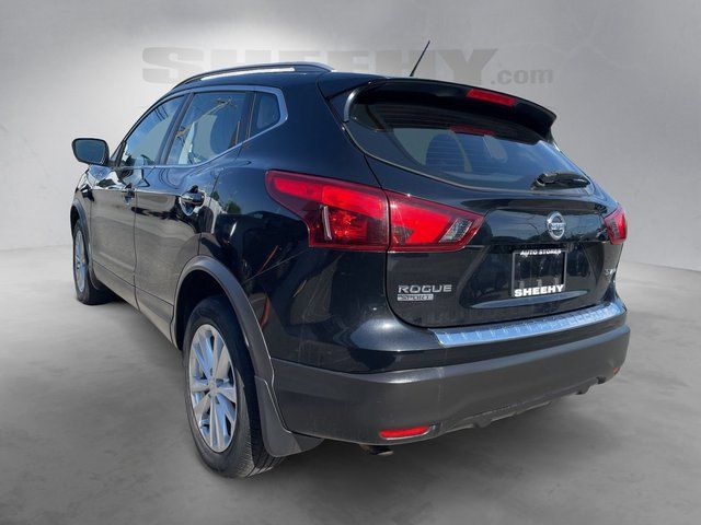 Used 2017 Magnetic Black Nissan  image 6