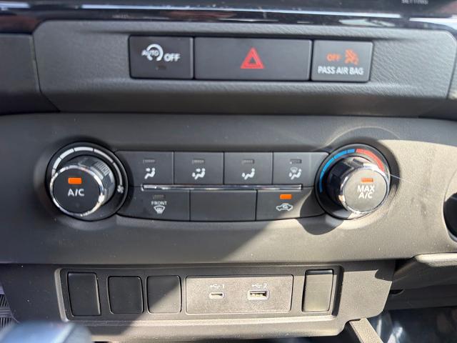Used 2023 Red Alert Nissan  image 21