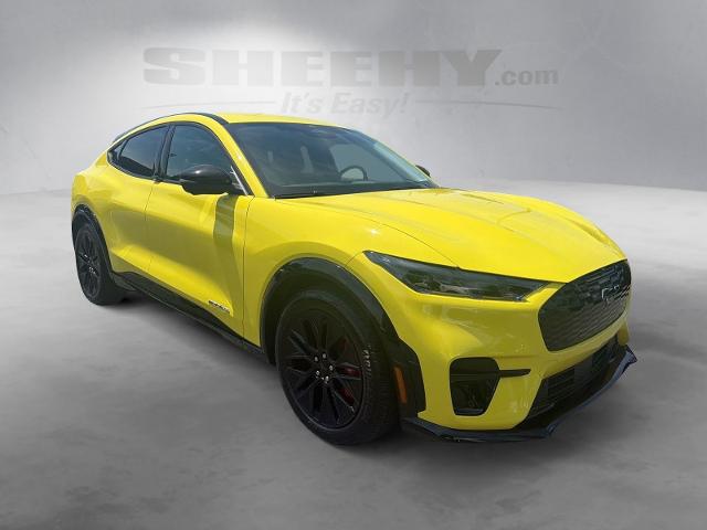 Used 2025 Yellow Ford  image 2