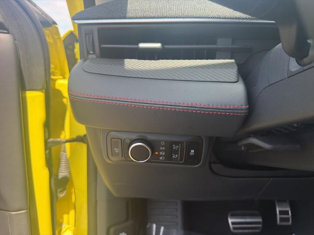 Used 2025 Yellow Ford  image 22