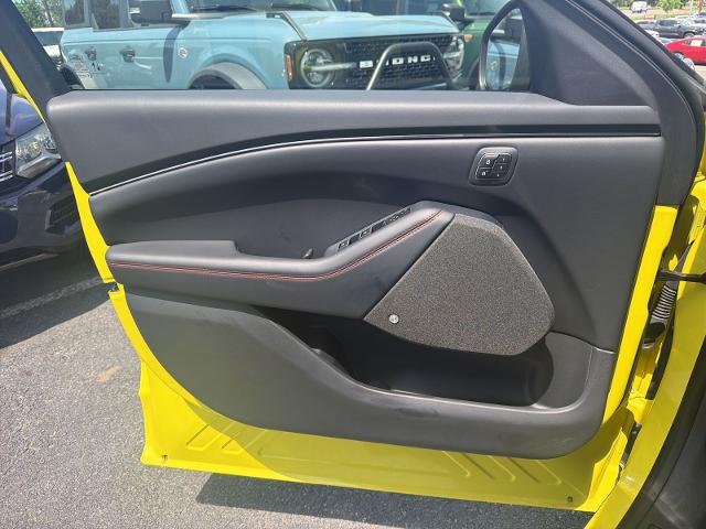 Used 2025 Yellow Ford  image 23