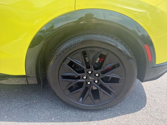 Used 2025 Yellow Ford  image 25
