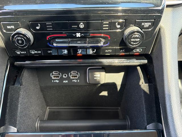 Used 2023 Ember Pearlcoat Jeep  image 21