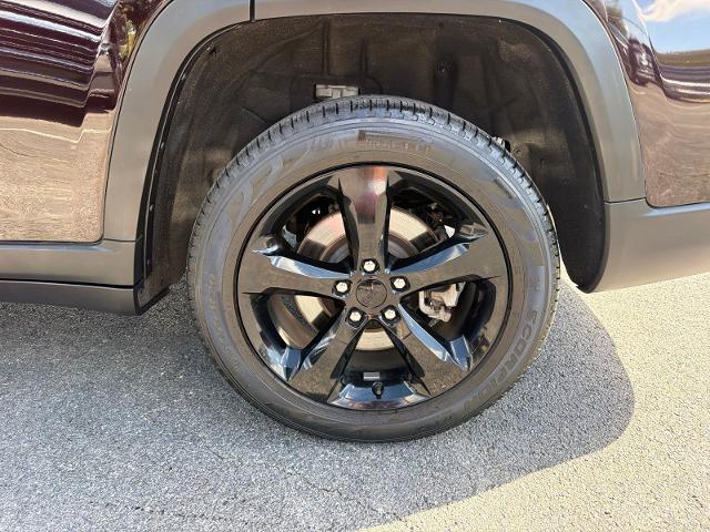 Used 2023 Ember Pearlcoat Jeep  image 24