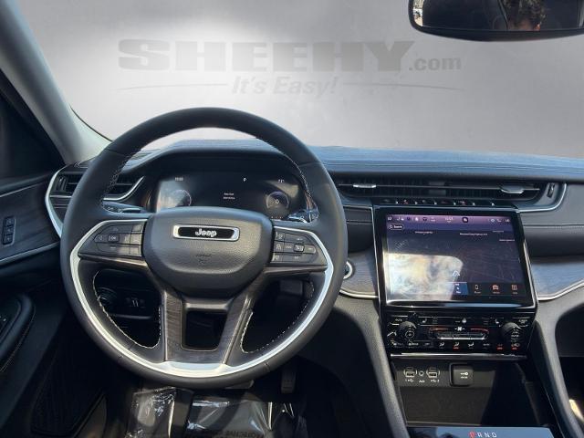Used 2023 Ember Pearlcoat Jeep  image 3