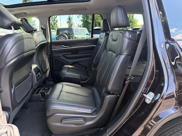 Used 2023 Ember Pearlcoat Jeep  image 7