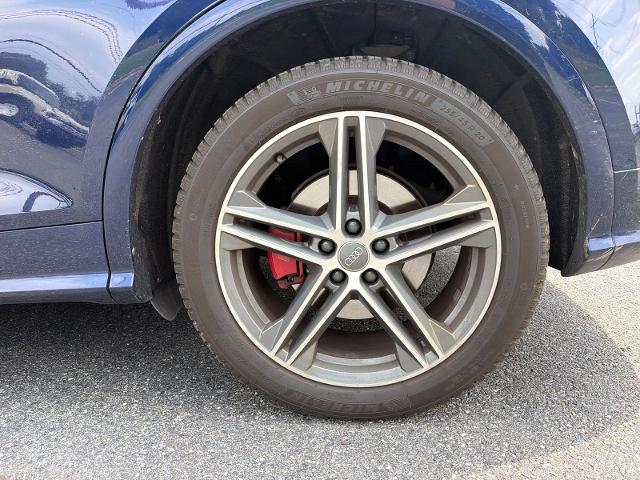Used 2018 Navarra Blue Metallic Audi  image 25