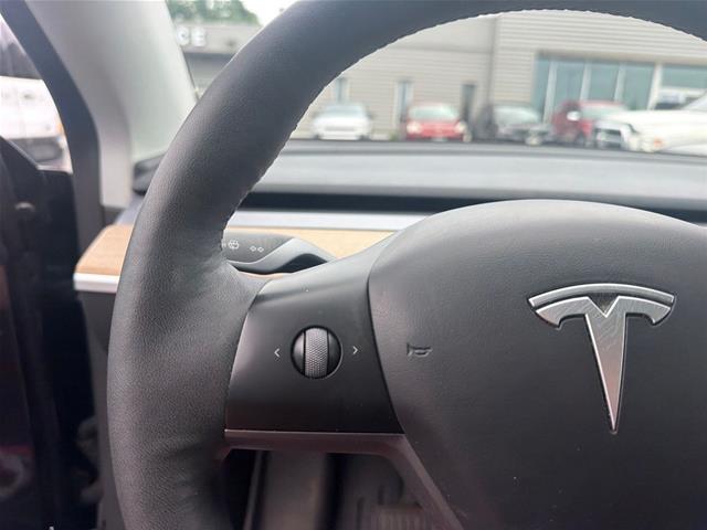 Used 2024  Tesla  image 18