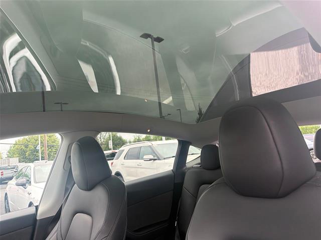 Used 2024  Tesla  image 9