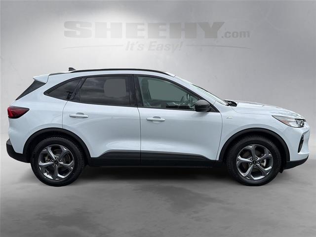 Used 2025  Ford  image 10