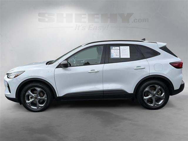 Used 2025  Ford  image 16