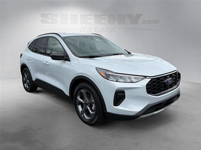 Used 2025  Ford  image 2