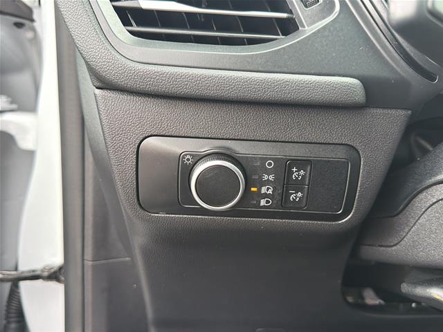 Used 2025  Ford  image 21