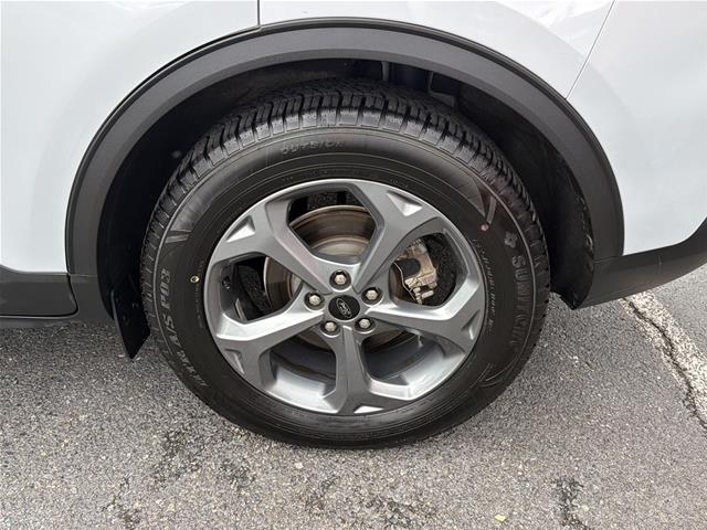 Used 2025  Ford  image 25