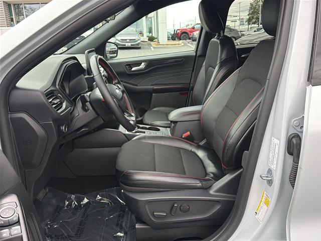 Used 2025  Ford  image 9