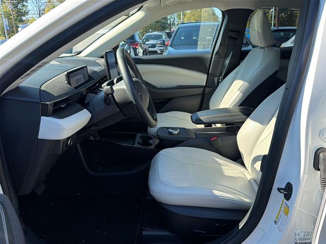 Used 2023 Star White Ford  image 10