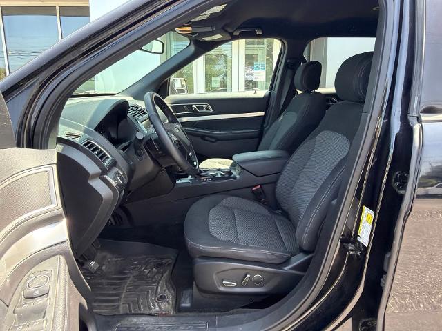Used 2017 Shadow Black Ford  image 9