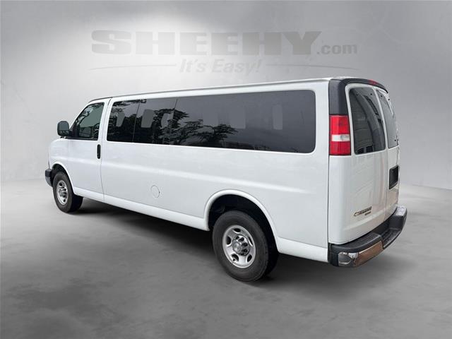 Used 2016 Summit White Chevrolet  image 10