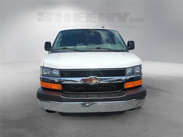 Used 2016 Summit White Chevrolet  image 12