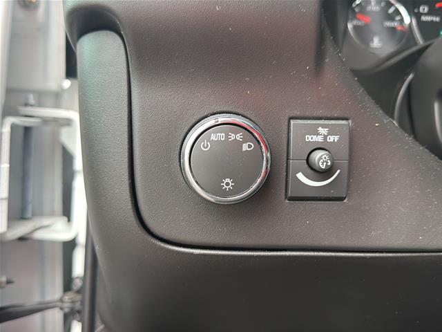 Used 2016 Summit White Chevrolet  image 13