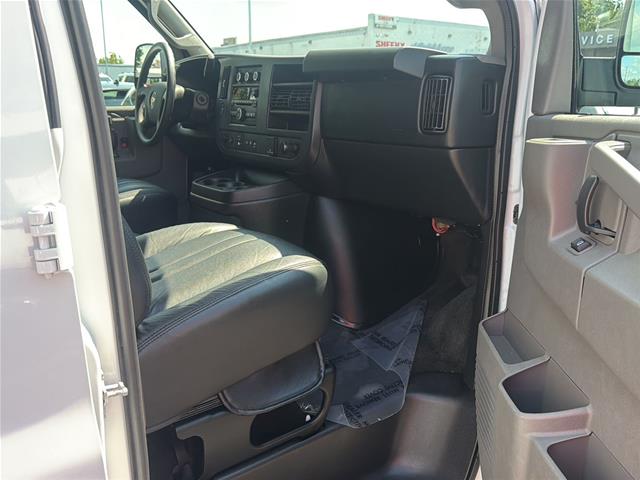Used 2016 Summit White Chevrolet  image 19