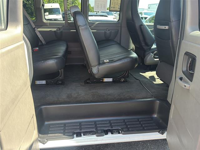 Used 2016 Summit White Chevrolet  image 20