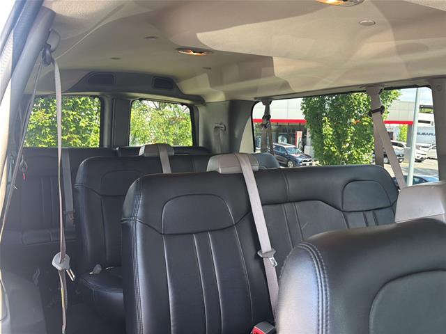 Used 2016 Summit White Chevrolet  image 21