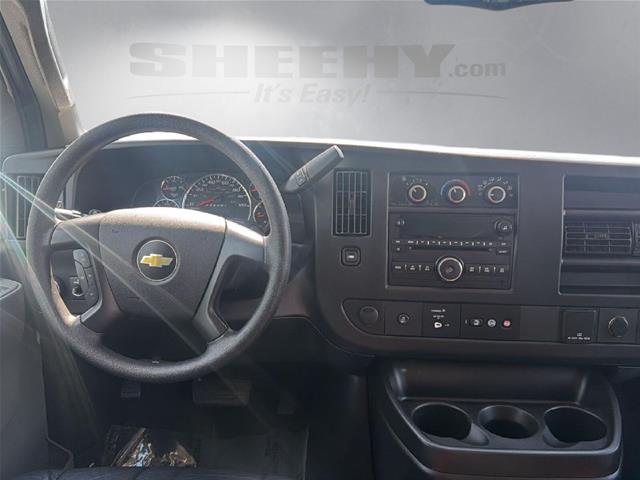 Used 2016 Summit White Chevrolet  image 3