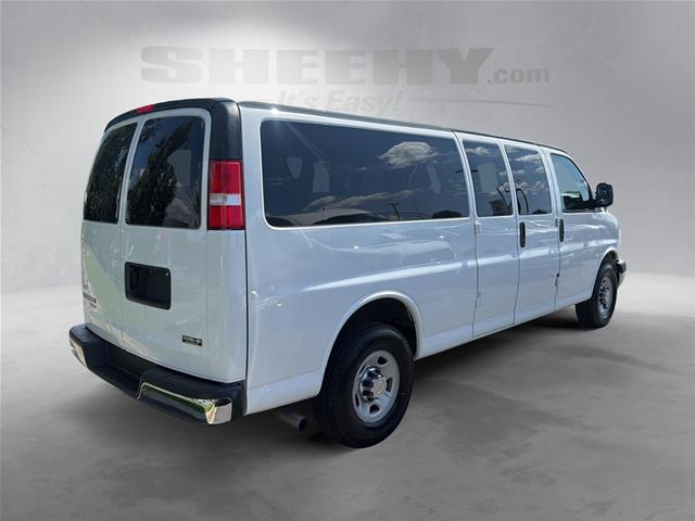 Used 2016 Summit White Chevrolet  image 9