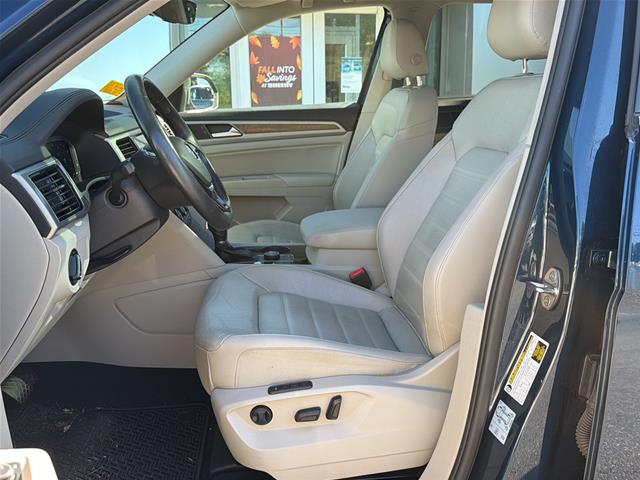Used 2019 Tourmaline Blue Metallic Volkswagen  image 10