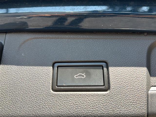 Used 2019 Tourmaline Blue Metallic Volkswagen  image 13