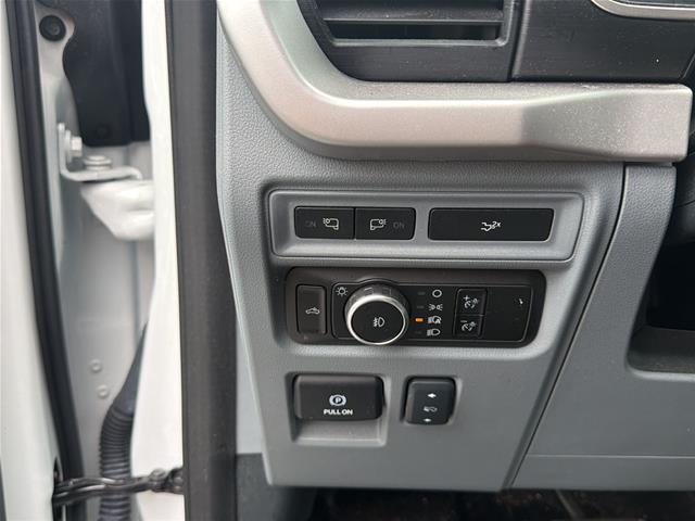 Certified Used 2023 Oxford White Ford  image 18