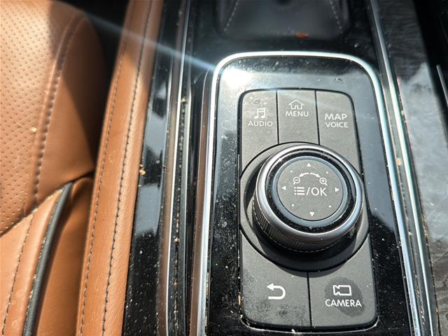 Used 2022 Champagne Quartz INFINITI  image 10