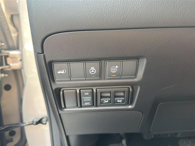Used 2022 Champagne Quartz INFINITI  image 13