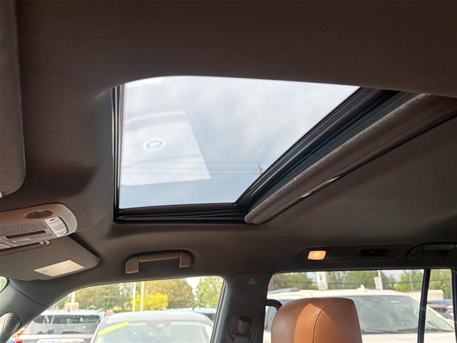 Used 2022 Champagne Quartz INFINITI  image 16