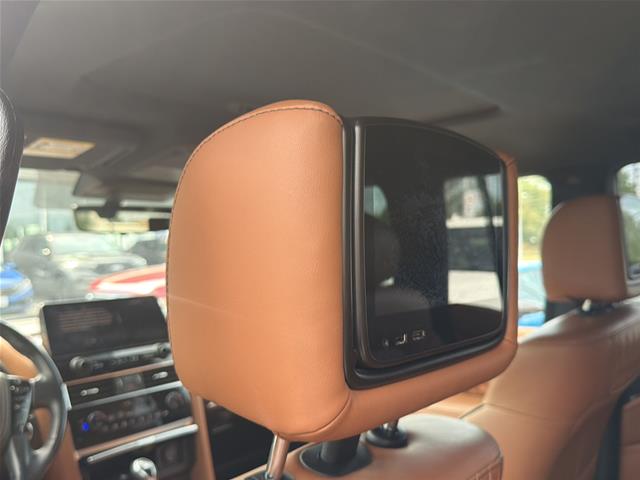 Used 2022 Champagne Quartz INFINITI  image 4
