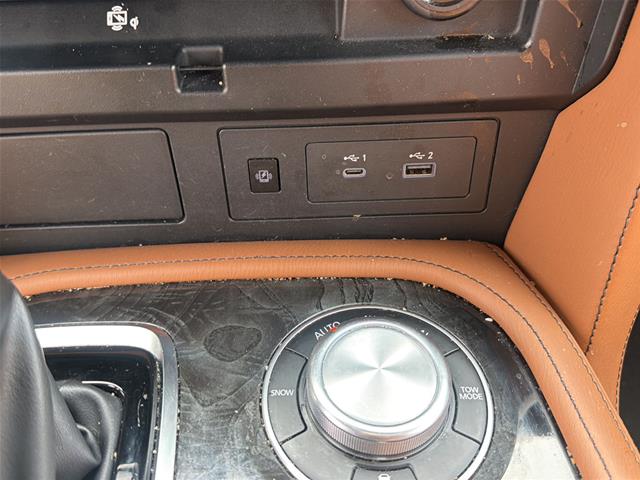 Used 2022 Champagne Quartz INFINITI  image 9