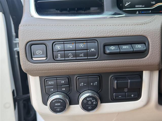 Used 2023 White Frost Tri-Coat GMC  image 18