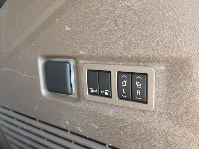 Used 2023 White Frost Tri-Coat GMC  image 24