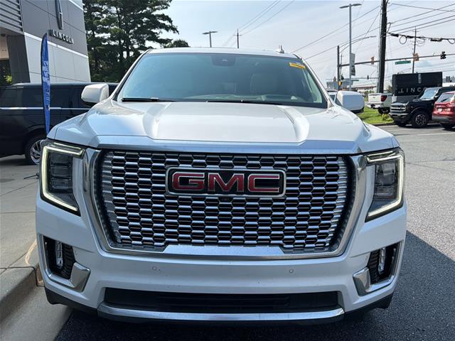 Used 2023 White Frost Tri-Coat GMC  image 7