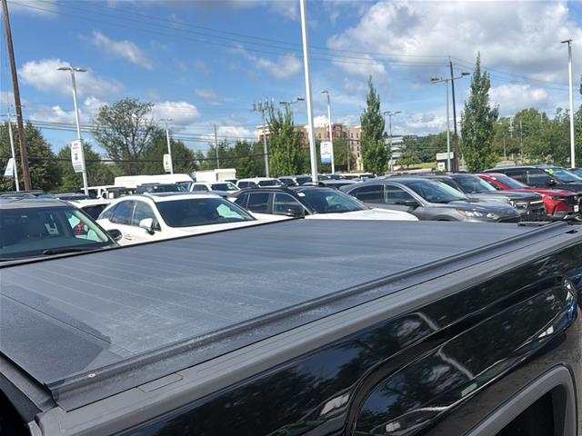 Used 2016 Onyx Black GMC  image 23